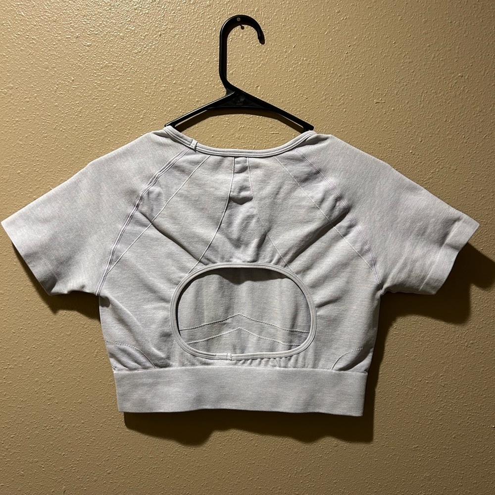 Cropped‎ Workout Top - Picture 3 of 4